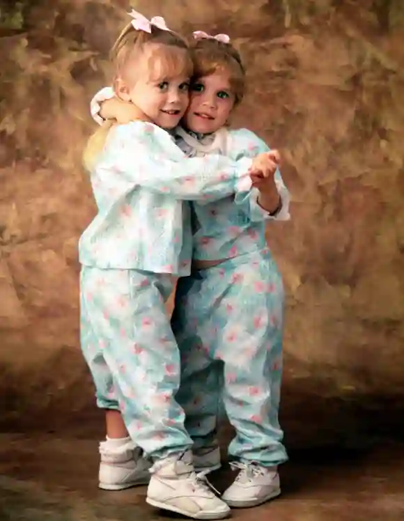 Ashley and Mary Kate Olsen in 1990