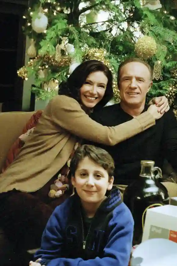 Mary Steenburgen, James Caan & Daniel Tay Characters: Emily,Walter & Michael Film: Elf