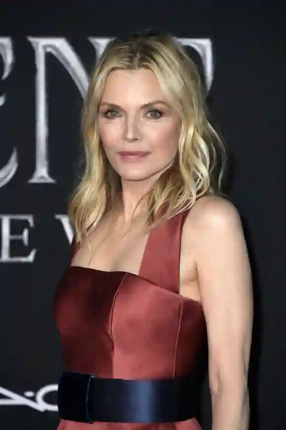 Michelle Pfeiffer asiste al estreno mundial de "Maléfica: La Amante del Mal" de Disney.