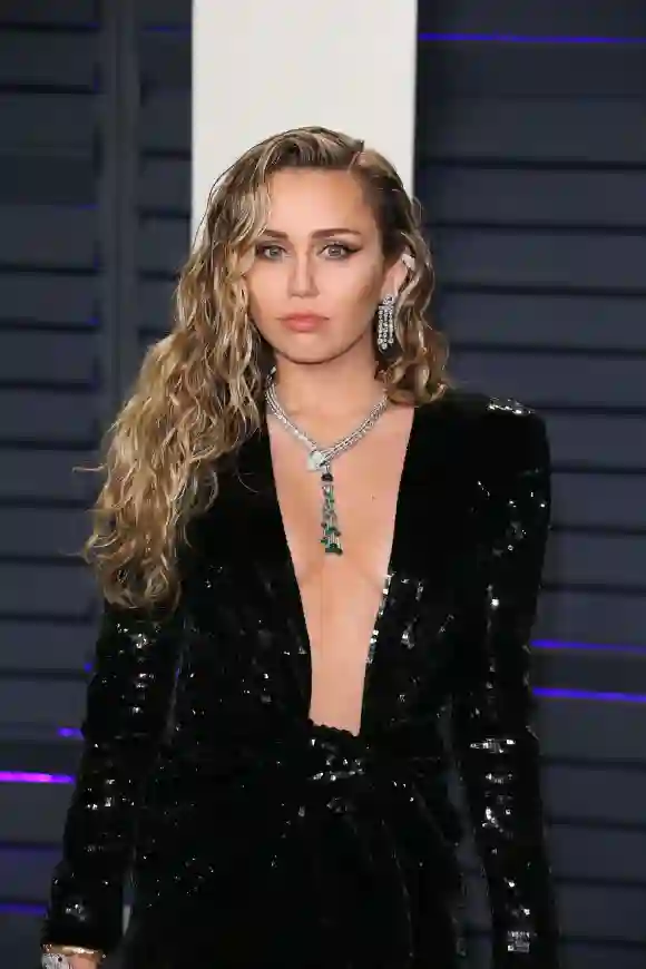 Miley Cyrus assiste à la soirée des Oscars 2019 de Vanity Fair