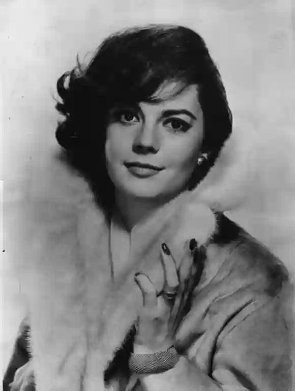 circa 1960:  The Hollywood actress, Natalie Wood (1938 - 1981) formerly Natasha Gurdin who is currently appearing in 'Cash McCall'.  (Photo by Hulton Archive/Getty Images)