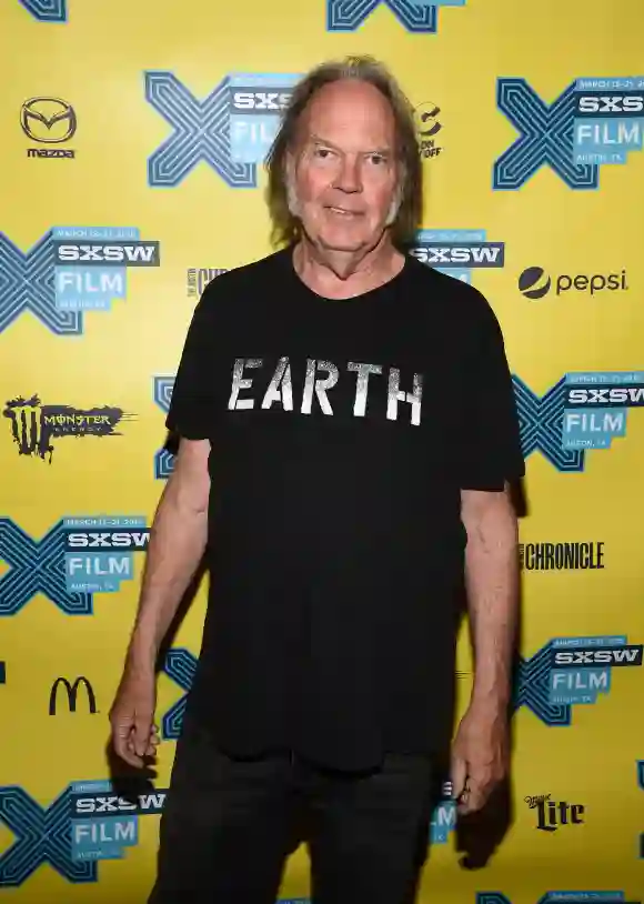 Neil Young n'est pas content ! L'icône du rock menace de retirer ses chansons de Spotify... Pourquoi ?