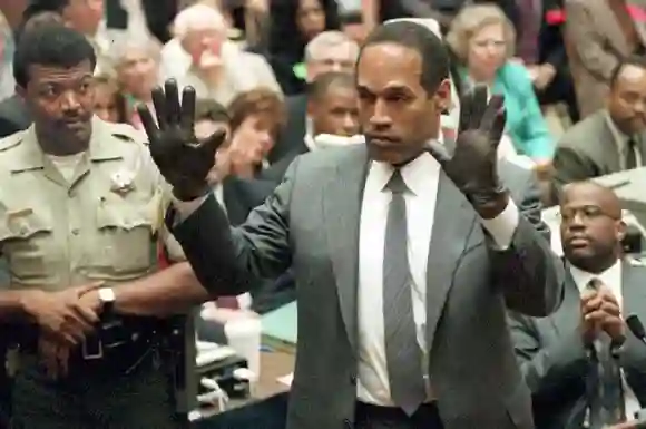 O.J. Simpson shows the jury a new pair of Aris extra-large gloves, similar to the gloves found at the Bundy and Rockingham crime scene 21 June 1995