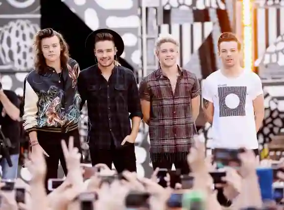 Les One Direction se produisent dans l'émission "Good Morning America" sur ABC.