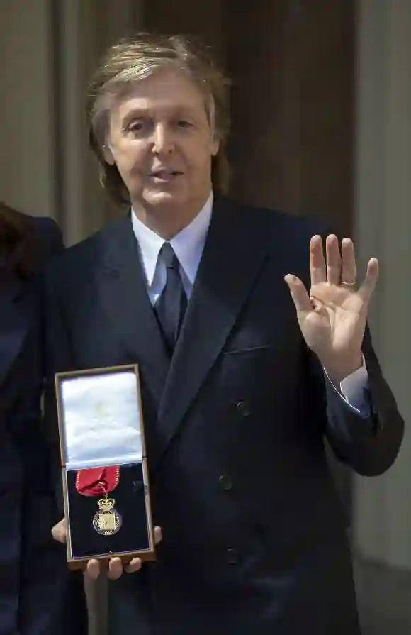These Performers have Received a Knighthood from the Queen Paul McCartney Beatles picture photo