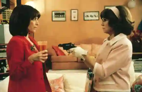 Carmen Maura y Julieta Serrano en una escena de la película 'Mujeres al borde de un ataque de nervios'
