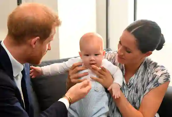 Archie Mountbatten-Windsor y sus padres Harry y Meghan.