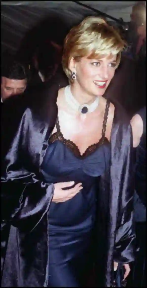 NEW YORK, UNITED STATES:  Diana Princess of Wales arrive's at the Metropolitan Museum of Art, in New York for the Costume Institute Ball this Evening (Monday). (Photo credit should read JOHN STILLWELL/AFP via Getty Images)