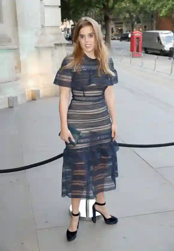 LONDRES, ANGLETERRE - 21 JUIN : la princesse Beatrice d'York assiste à la fête d'été du V&amp;A au V&amp;A le 21 juin 2017 à Londres, en Angleterre (Photo de Chris Jackson/Getty Images).