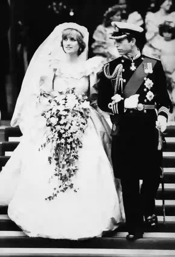 La princesa Diana y el príncipe Carlos el día de su boda en 1981