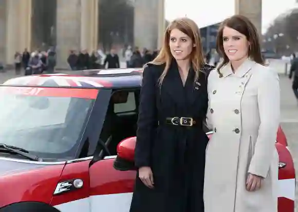 La princesse Beatrice et la princesse Eugénie d'York lancent le GREAT Britain MINI Tour à Berlin