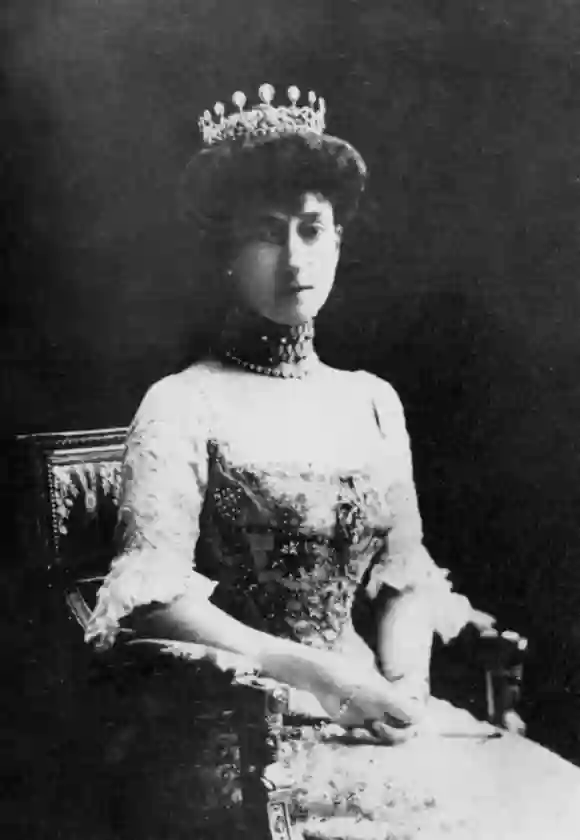 Princess Maud of Wales (later Queen of Norway) Queen Victoria grandchildren descendants.