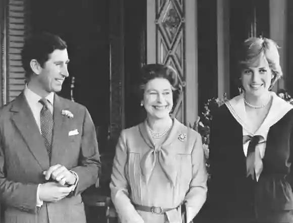 El príncipe Carlos, la reina Isabel y Lady Diana