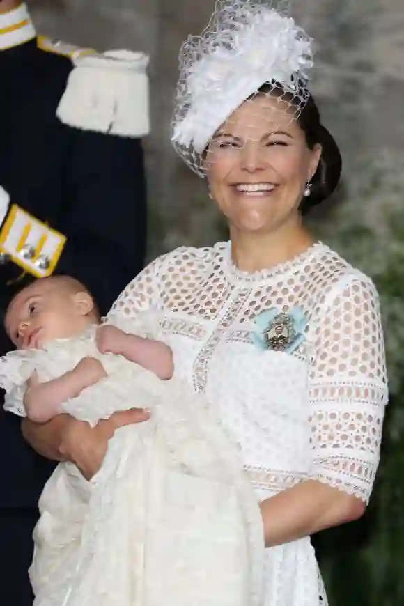 La princesse Victoria et le prince Oscar lors de son baptême le 27 mai 2016
