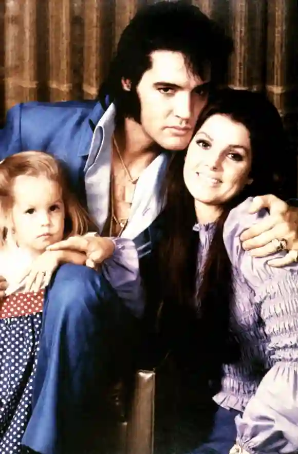 Priscilla, Elvis y su hija Lisa Marie Presley en 1970