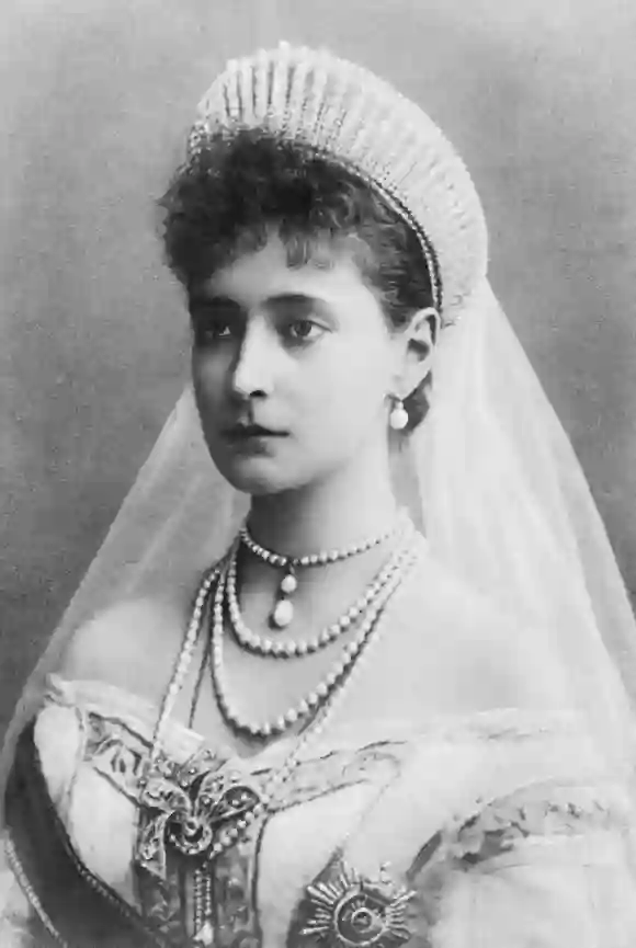 Alexandra Feodorovna, Czarina of Russia, portrait ca. 1890. Queen Victoria's grandchildren descendants.