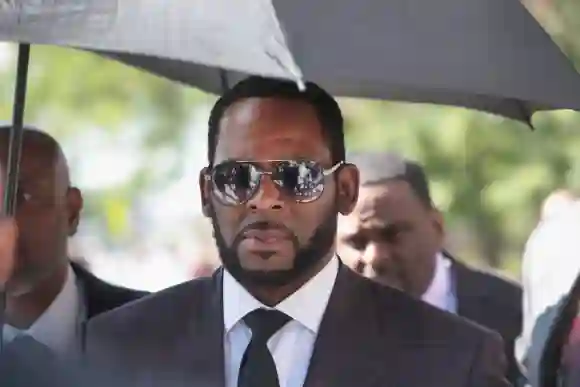 R Kelly retourne au tribunal pour une audience sur les accusations d'abus sexuel aggravé