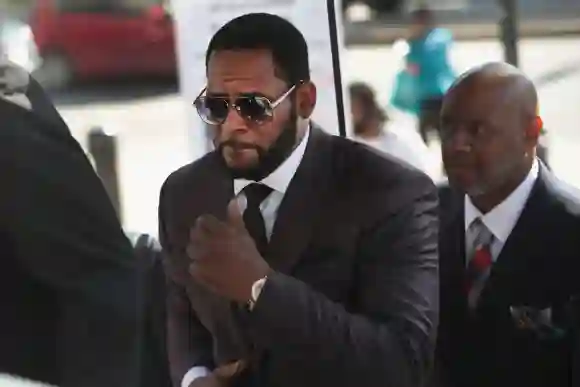 R Kelly retourne au tribunal pour une audience sur les accusations d'abus sexuel aggravé