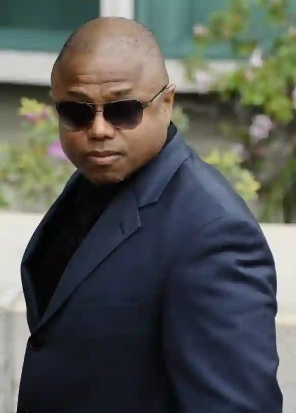 LOS ANGELES N L R Randy Jackson, membre de la famille Jackson, arrive à l'aéroport de Los Angeles à l'heure du tribunal.