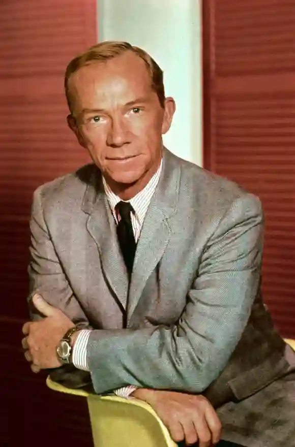 Ray Walston Characters: Uncle Martin Television: My Favorite Martian (1963) 29 September 1963 PUBLICATIONxINxGERxSUIxAUT