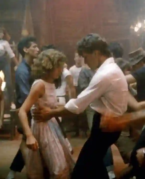 Razones por las que todavía amamos Dirty Dancing: Love Story llevó una escena de sandía El elenco de actores de Baby Johnny