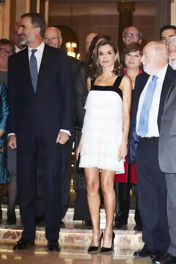 Reina Letizia asistió a los premios de periodismo Francisco Cerecedo a Florencio Domínguez en el Hotel Ritz el 22 de noviembre de 2017 en Madrid