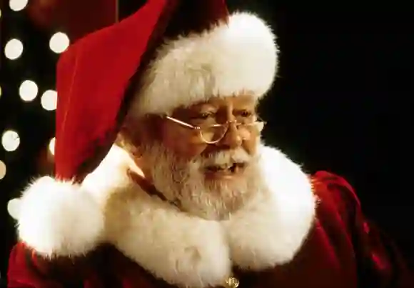 MIRACLE ON 34TH STREET RICHARD ATTENBOROUGH Date: 1994. Strictly