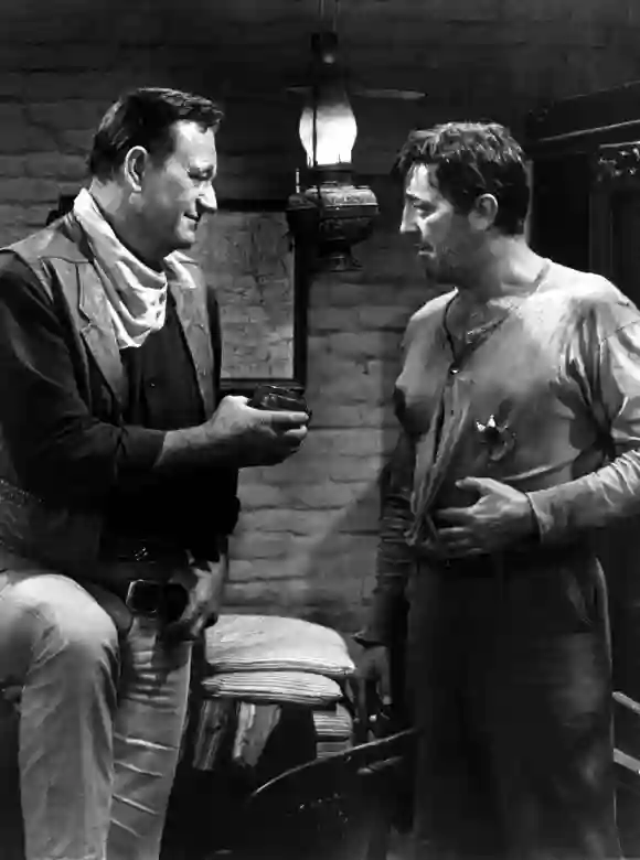 Robert Mitchum and John Wayne in El Dorado (1966).