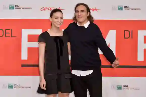 Rooney Mara y Joaquin Phoenix asisten a la sesión fotográfica de 'Her' en el Festival de Cine de Roma.