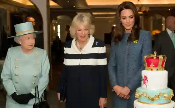 Famille royale Plaisirs coupables révélés Reine Elizabeth Prince William Harry Charles Duchesse Kate Meghan Camilla aliments musique danse