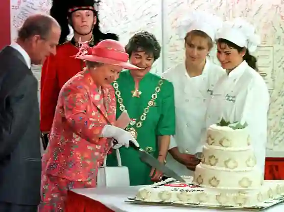 Famille royale Plaisirs coupables révélés Reine Elizabeth Prince William Harry Charles Duchesse Kate Meghan Camilla aliments musique danse