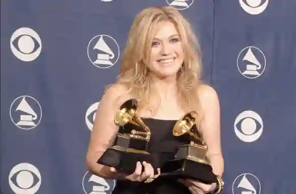 Kelly Clarkson at the 2006 Grammys