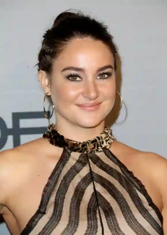 Shailene Woodley sufría escoliosis