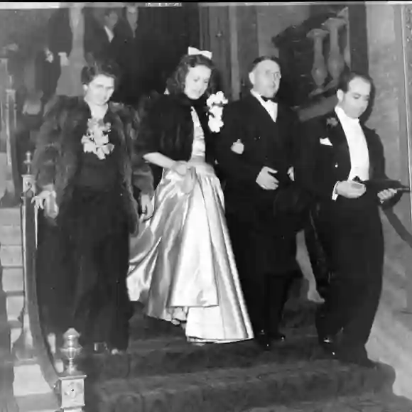 Actress Shirley Temple walking down the stairs with parents, United States, 1941.

Peter Stackpole/T