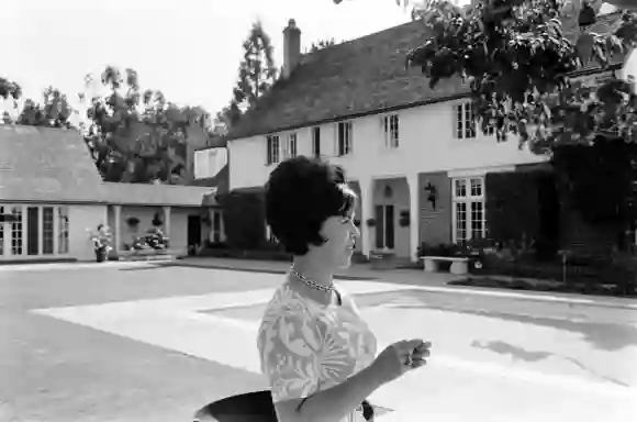 Shirley  Temple  posing  near  pool,  United  States,  June  1965.

Alfred  Eisenstaedt/The  LIFE  P