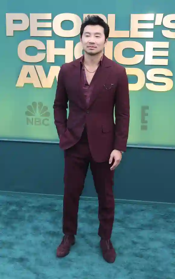 Simu Liu attends the 2024 People s Choice Awards at Barker Hangar on February 18, 2024 in Santa Monica, California. Phot