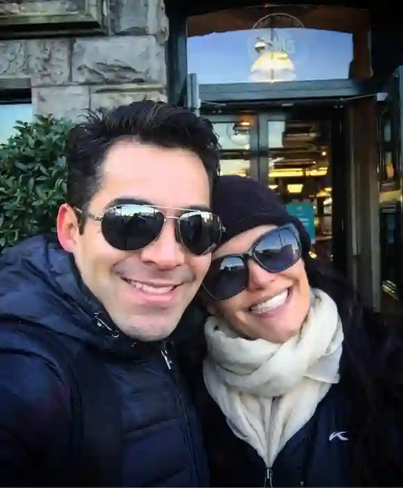 Omar Chaparro y su esposa
