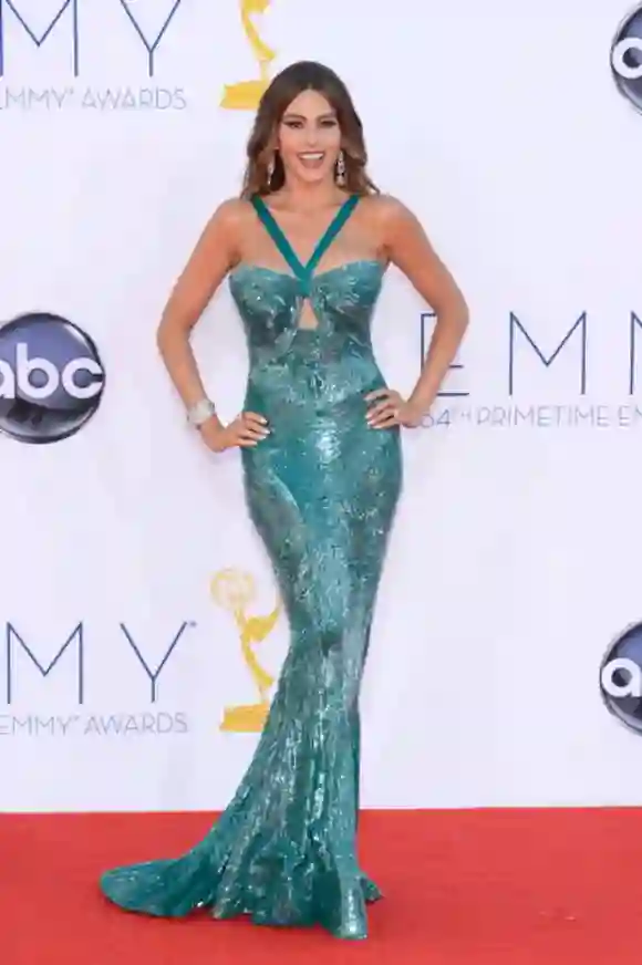 LOS ANGELES, CA - 23 SEPTEMBRE : L'actrice Sofia Vergara arrive à la 64e cérémonie annuelle des Primetime Emmy Awards au Nokia Theatre L.A. Live le 23 septembre 2012 à Los Angeles, Californie. (Photo par Kevork Djansezian/Getty Images)