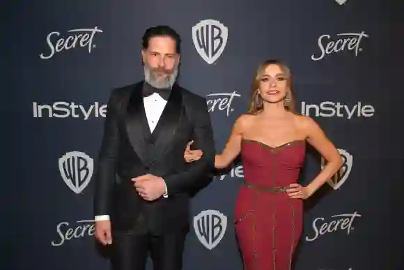 Joe intentó un estilo de barba larga — el cual no duró mucho — mientras asistían la fiesta posterior a los premios Golden Globe en 2020.