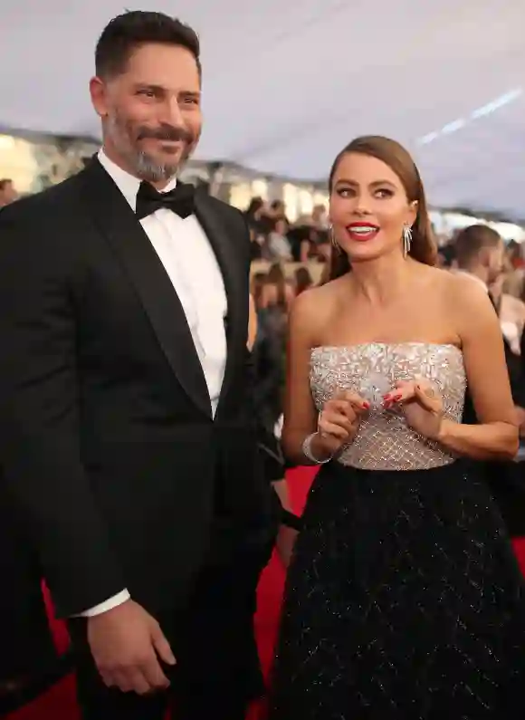 La pareja era vista por muchos como genuina y alegre, seguido sonriendo y conversando gustosamente en público, como se ve aquí en 2017.