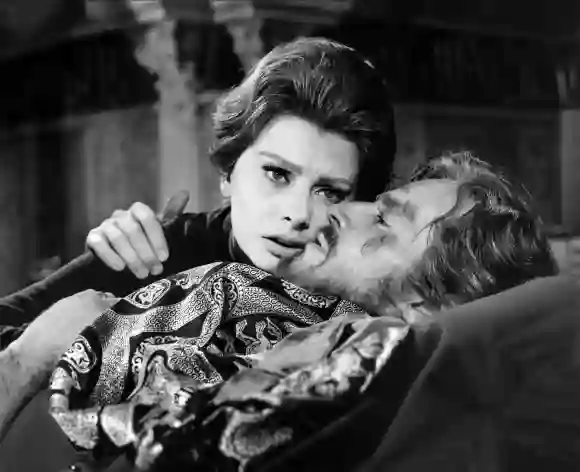 Sophia Loren y Charlton Heston Personajes: Jimena, El Cid Película: El Cid (USA/IT 1961) Director: Anthony Mann 24 de octubre 1