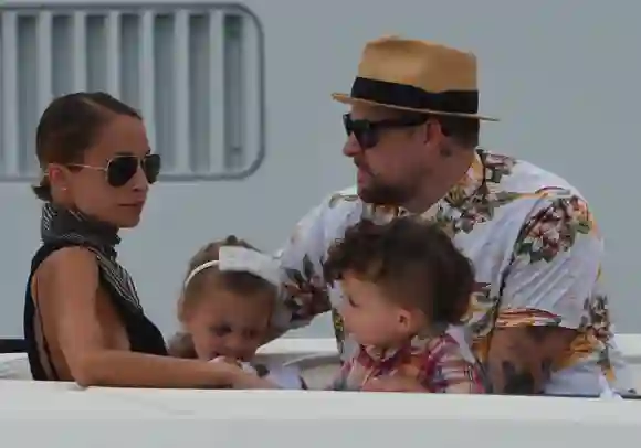 Nicole Richie And Family In Saint-Tropez Please hide the children s face prior to the publication - Nicole Richie and Jo