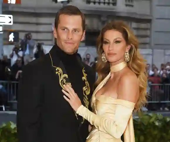 These Stars Are Married To Professional Football Players: NFLers wives partners girlfriends 2021 Gisele Bündchen Tom Brady