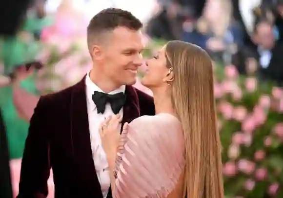 These Stars Are Married To Professional Football Players: NFLers wives partners girlfriends 2021 Gisele Bündchen Tom Brady