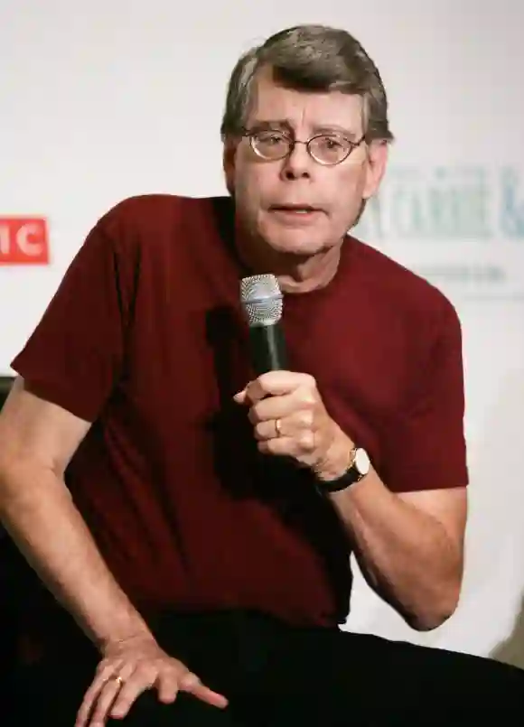 L'auteur Stephen King participe à une conférence de presse pour "An Evening With Harry, Carrie and Garp", une lecture avec King, J.K. Rowling et John Irving, au Radio City Music Hall.