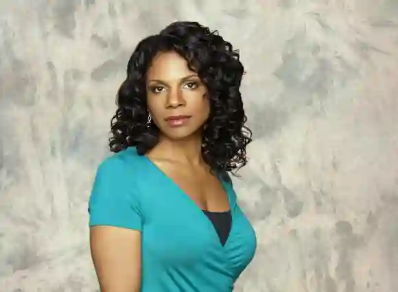 TV Actors Replaced By Other Stars: Audra McDonald on Private Practice﻿ Naomi actress exit leave