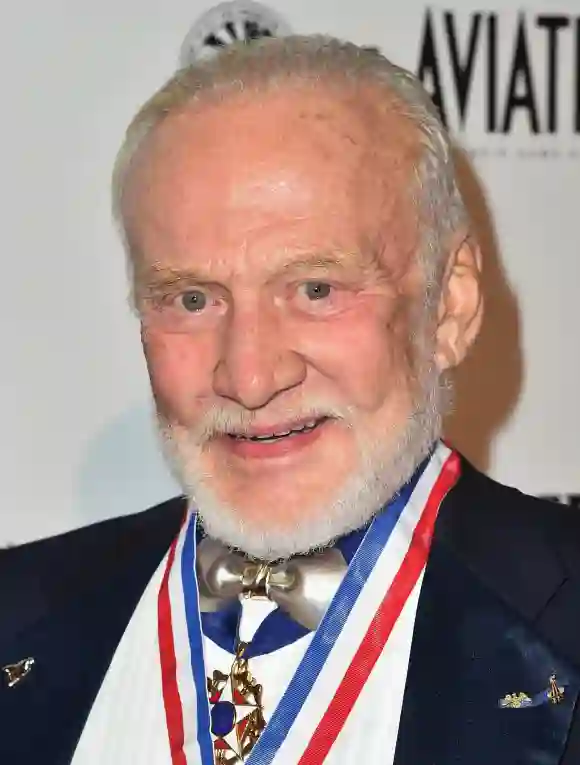 Buzz Aldrin à la 12e cérémonie annuelle de remise des prix des "Légendes vivantes de l'aviation" 2015