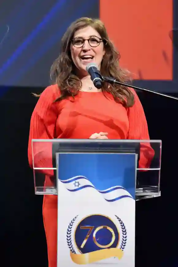 L'actrice Mayim Bialik est titulaire d'un doctorat dans la vraie vie.