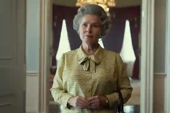 The Crown: Preview Imelda Staunton As Queen Elizabeth In Season 5 cast actress royal family news Netflix release date 2021 2022 watch