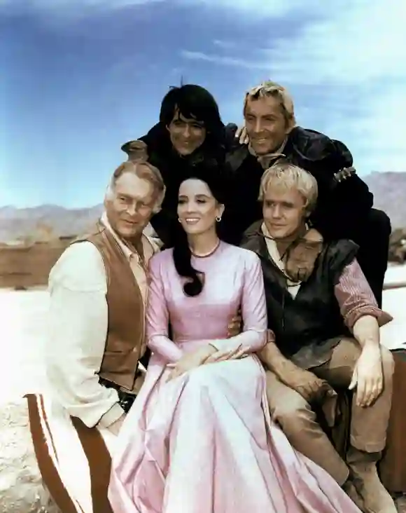 Leif Erickson, Henry Darrow, Cameron Mitchell, Mark Slade & Linda Cristal Characters: Big John Cannon,Manolito Montoya,B